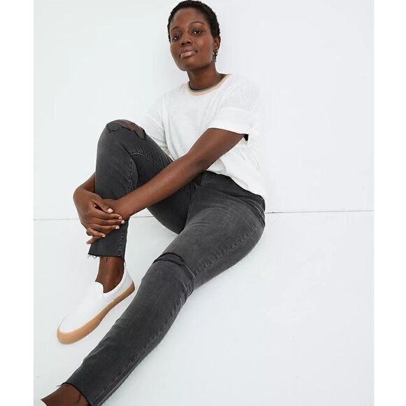 Madewell Curvy High-Rise Skinny Jeans in Black Sea - Picture 2 of 14